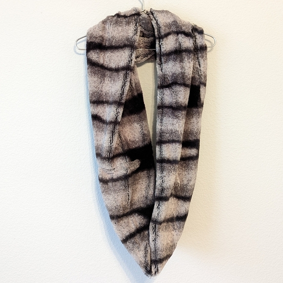 Faux Fur Infinity Scarf - Picture 1 of 4
